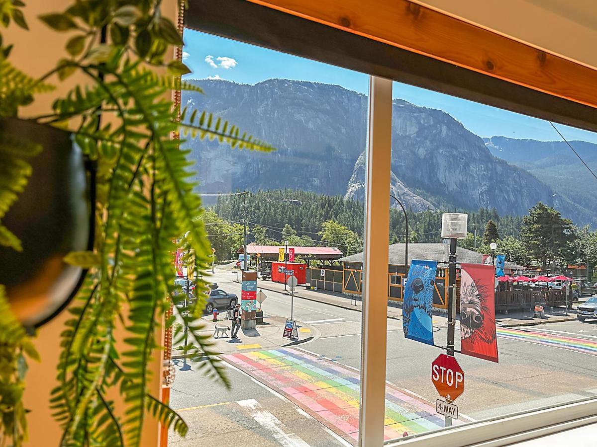 Crash Hotel Squamish Exterior foto